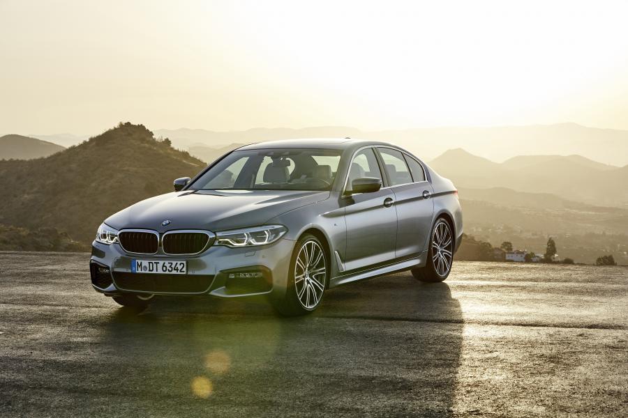  BMW 540i Sedan M Sport 2017 года  (WW) (фото 30 из 98)